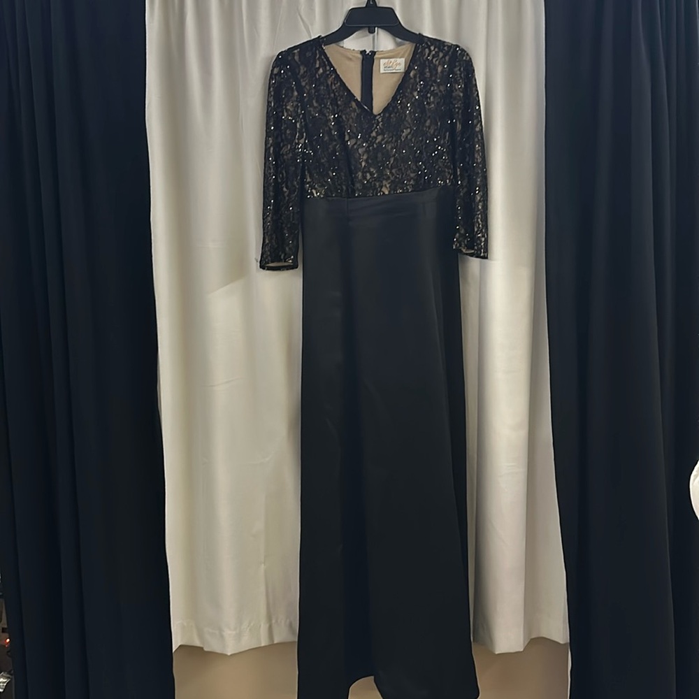 Size 6 stage accents orchestra dress